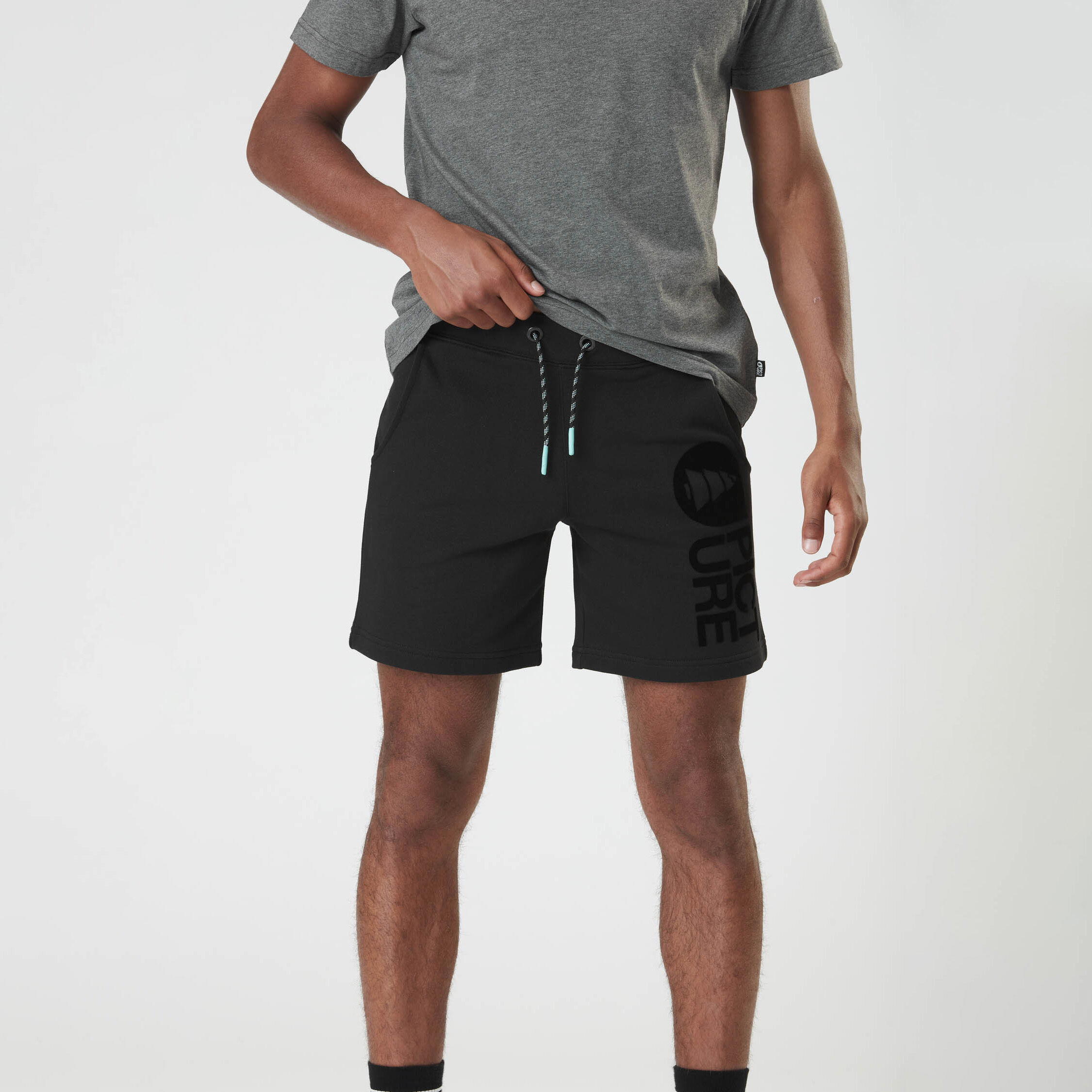 BASEMENT SHORTS Black